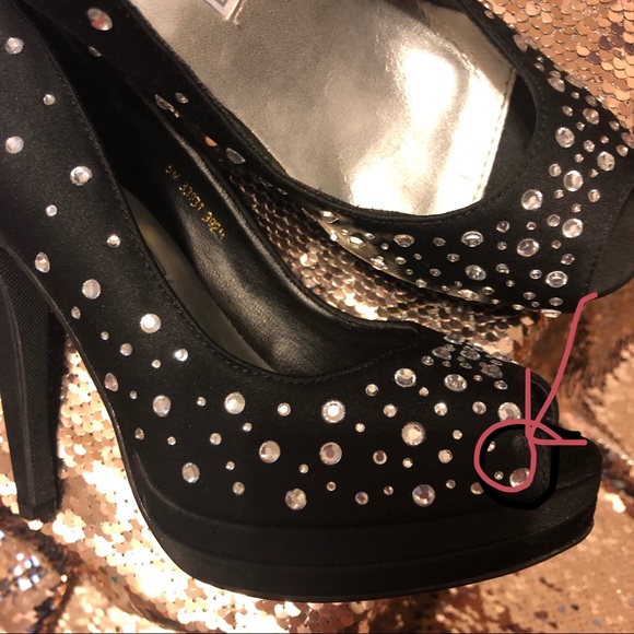⭐️ 💋TOUCH UPS BLACK RHINESTONE PLATFORM HEEL💋⭐️ - Picture 8 of 8